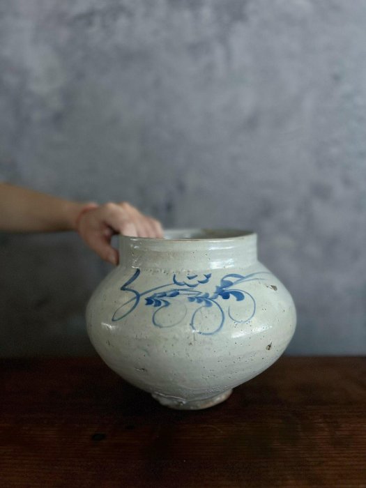 嚴選朝鮮李朝時期白磁秋草紋月亮燈壺，完美品相，高19.5cm，限量收藏白