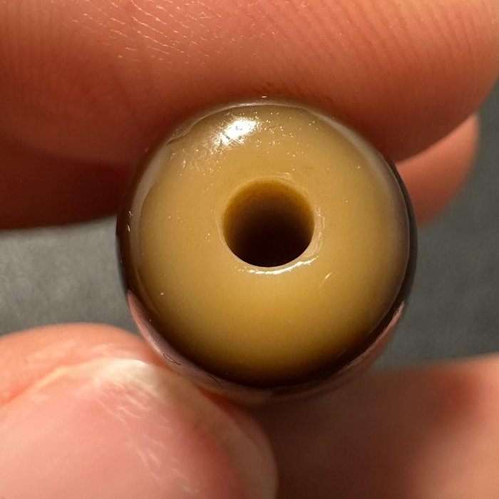 嚴選精品老油UV處理龍紋六眼天珠，尺寸：37×13mm，適合收藏文玩及古董