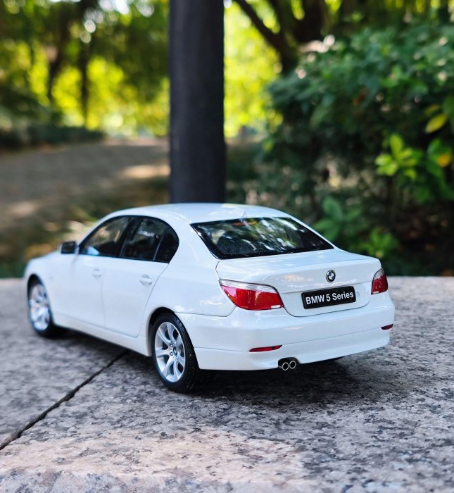 模型車仿真模型車1:18京商KYOSHO 原廠寶馬5系轎車BMW E60 545i 汽車
