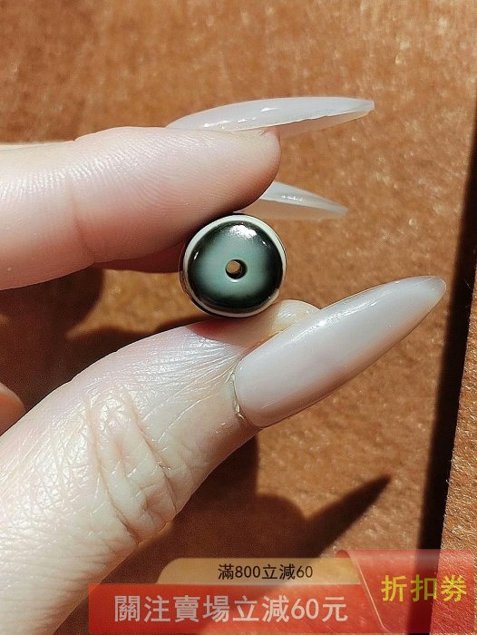 藏傳至純老料二眼雙靠山天珠特殊圖騰天珠黑白及其油潤糯感十足，大挖藥