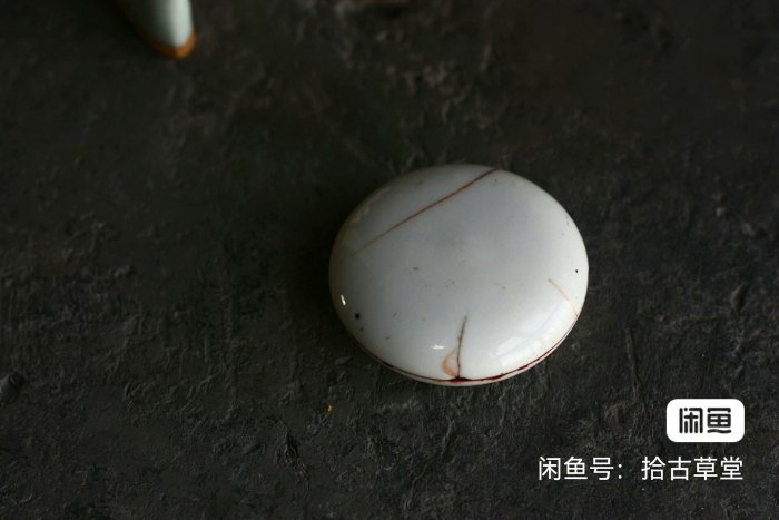 嚴選清末民國甜白釉印泥盒，原裝配備老實蓋子，直徑6cm，高2.1cm，實物