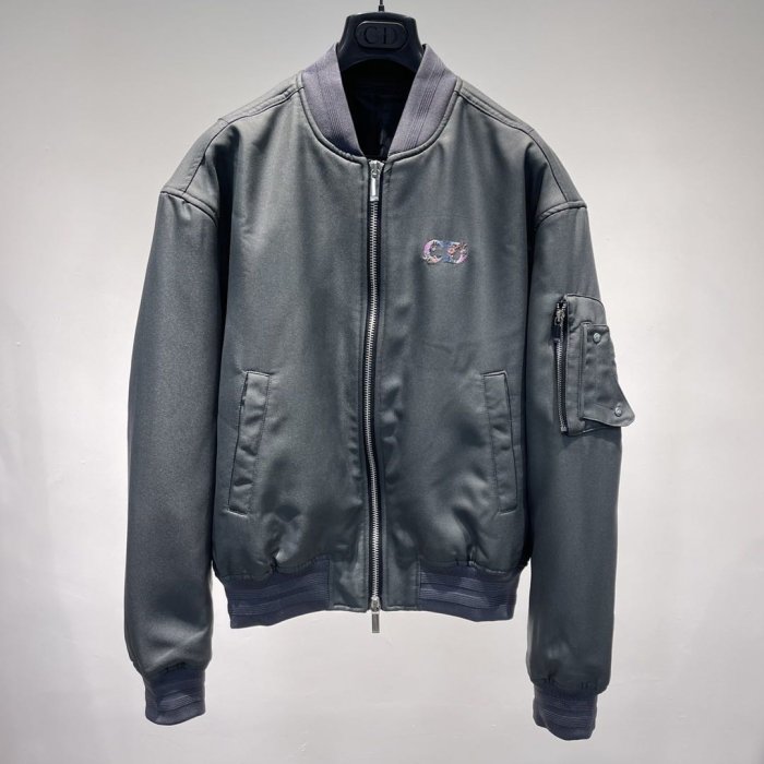 二款 CD Dior 聯名系列 飛行員夾克 外套 夾克 防風 基礎百搭 帥氣十足！