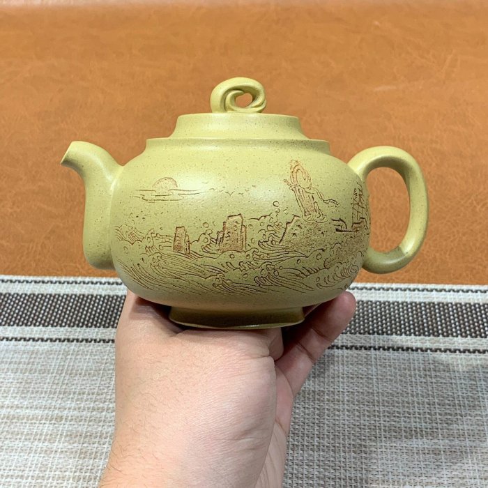嚴選手工藝師張杰力作《滄浪之水》紫砂茶壺，280cc本山綠泥全手工製作