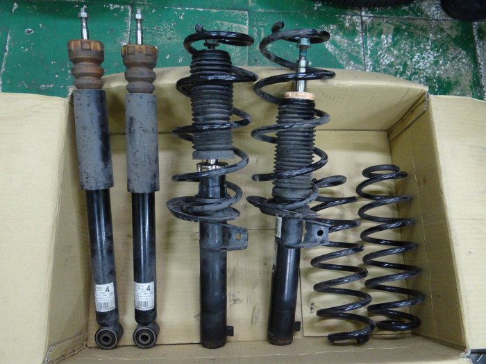 {順加輪胎}中古 福斯 GOLF 原廠避震器 MK3 6代適用 不含上座 不拆賣 無異音 無漏油 可搭配短彈簧 價格另計