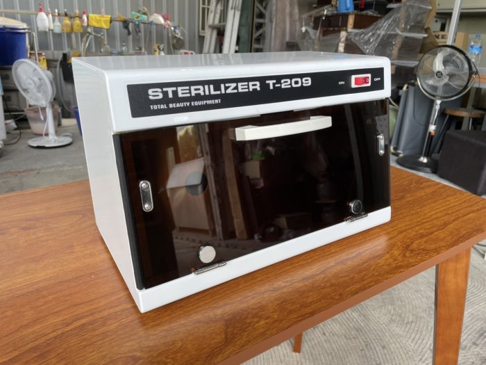 年強二手傢俱] 殺菌箱T-209 紫外線消毒箱器械殺菌美容美髮用品電器保固