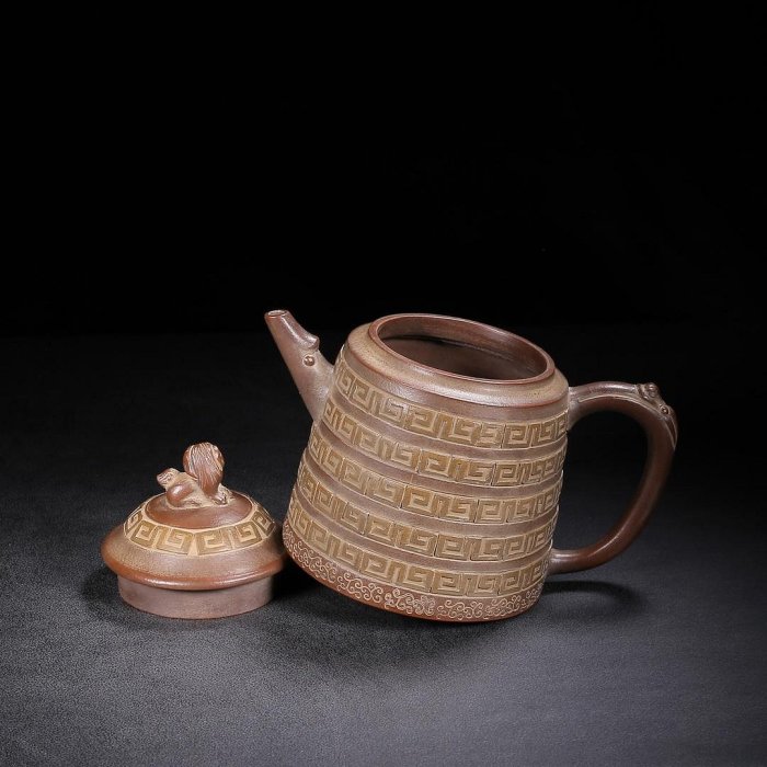 品名：金鐘底款：閉門即是深山200862 尺寸：15/13cm容量：350cc紫砂