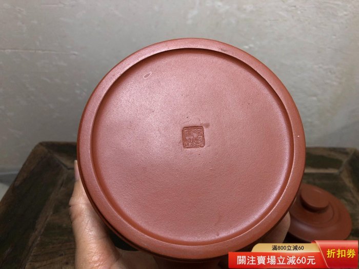 宜興老紫砂紫砂一廠老壺廠壺紅泥全手工傳統扁竹提梁壺容量：420cc 蓋款