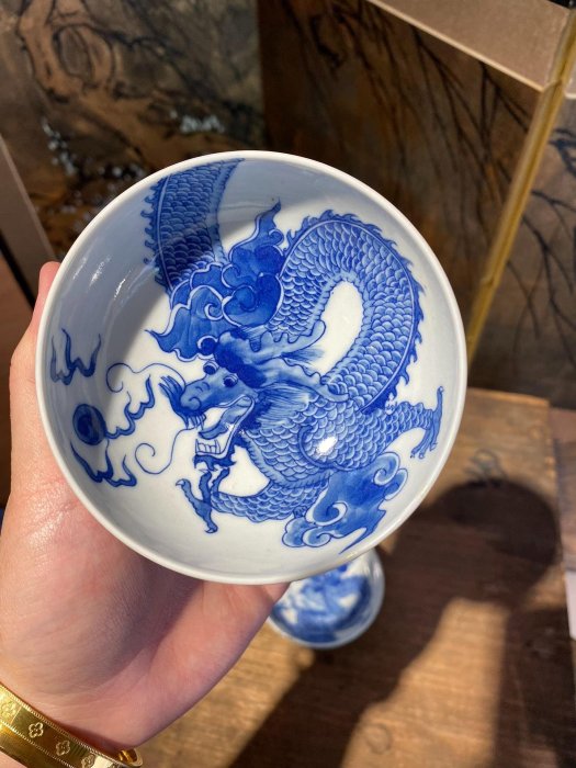 大清雍正年製　龍 嚴選清雍正時期青花過墻龍瓷盤，大清康熙年制六字款收藏珍品直徑9.6 4