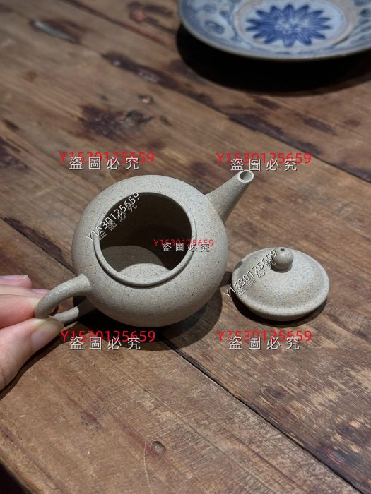 早期紫砂一廠老料白段泥中國宜興款小水平壺底款：中國宜興容量：60cc