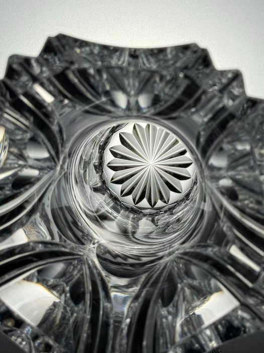 嚴選Hoya豪雅MUSEUM CRYSTAL高端水晶花瓶，稀有大切面切割，尺寸高25cm