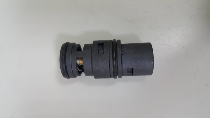 BMW X3 E83 2004-2006 (80度) 節溫器(裝在副水桶裡面的) 水箱節溫器