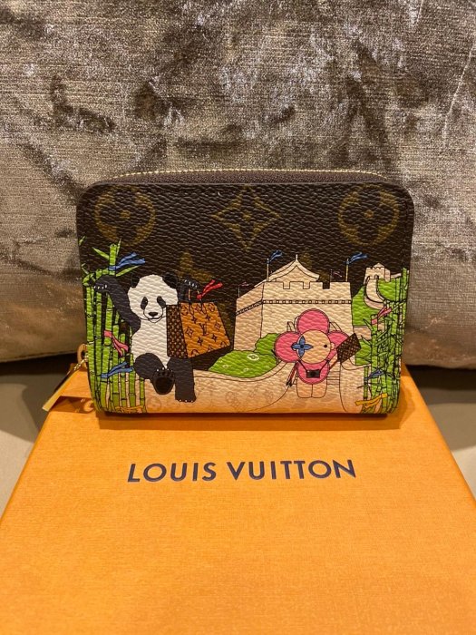 LV 聖誕節 限量 老花 中國 熊貓 長城 天空藍內層 ㄇ字 拉鍊 零錢包 M80865 現貨