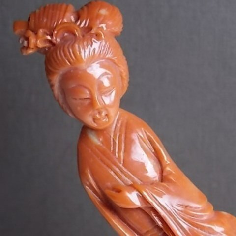 非比尋常}===珊瑚雕件! 天然MoMo 珊瑚仕女圖刻工細膩精美展現萬種風情