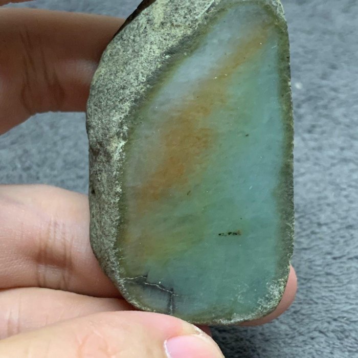 嚴選天然緬甸老南齊翡翠原石，61克重，肉細天然紅翡，紋裂美工巧雕適合