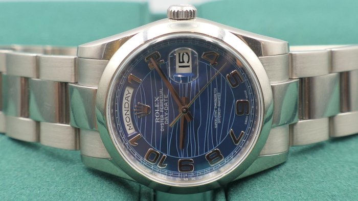 【全球最低價】特殊水波紋藍色面盤!ROLEX勞力士18K白金Daydate 118209盒單全美品( 18238 18239 118238 118239參考)