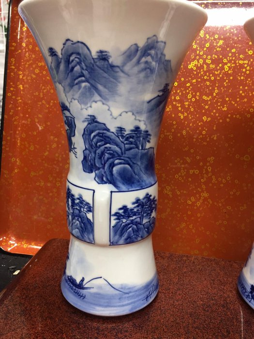 嚴選日本有田燒鍋島燒名家花舟作青花花瓶，手工內外滿繪樓閣山水，器型