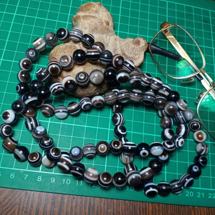 世界唯一超級精品》天然西藏九眼頁岩石天珠礦【108子天眼珠佛珠/念珠