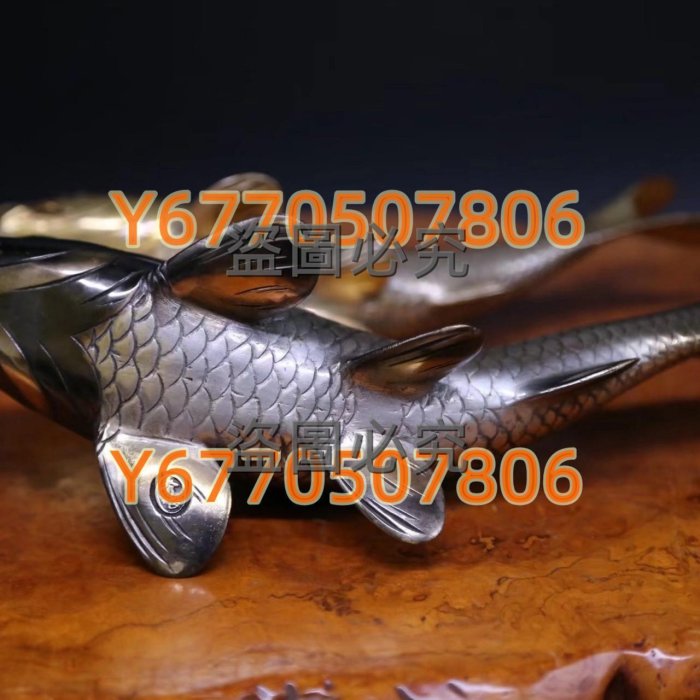 傘置物，古銅製，工藝美術品，高73cm，重4000克。 傘置物，古銅製，工藝美術品，高73cm，重4000克。