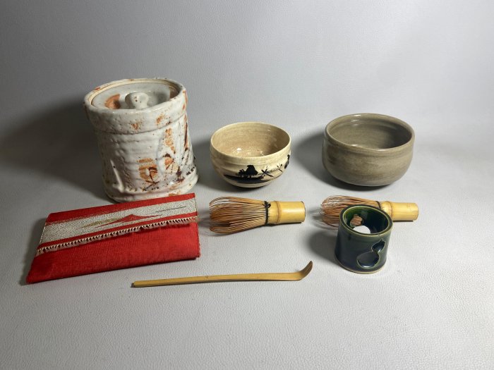 藏舊尋寶屋】老日本短冊箱茶道具組〈志野燒落款陶水指．墨繪陶茶碗