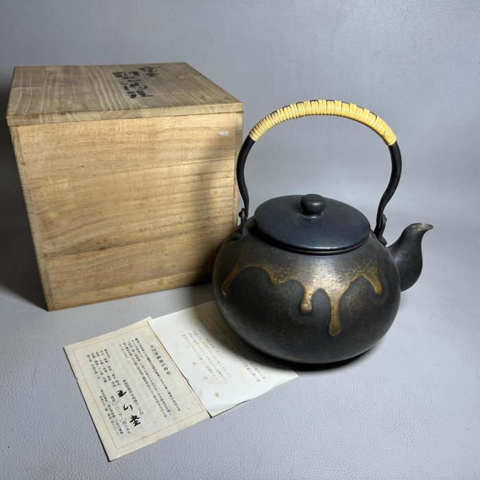 古玩輕鬆拍】老日本頂級鎚起銅器國寶級銅器-玉川堂☆藤巻提手鎚目甕垂