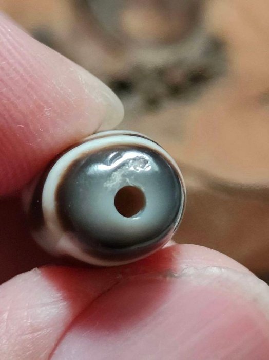 地門二眼天珠. （非火供地埋避邪招財老瑪瑙藥師珠千年天鐵和田和闐玉