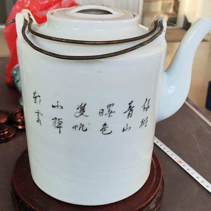 五十年代景德鎮名瓷山水老茶壺一套，尺寸19公分，畫工精美帶蓋與提把
