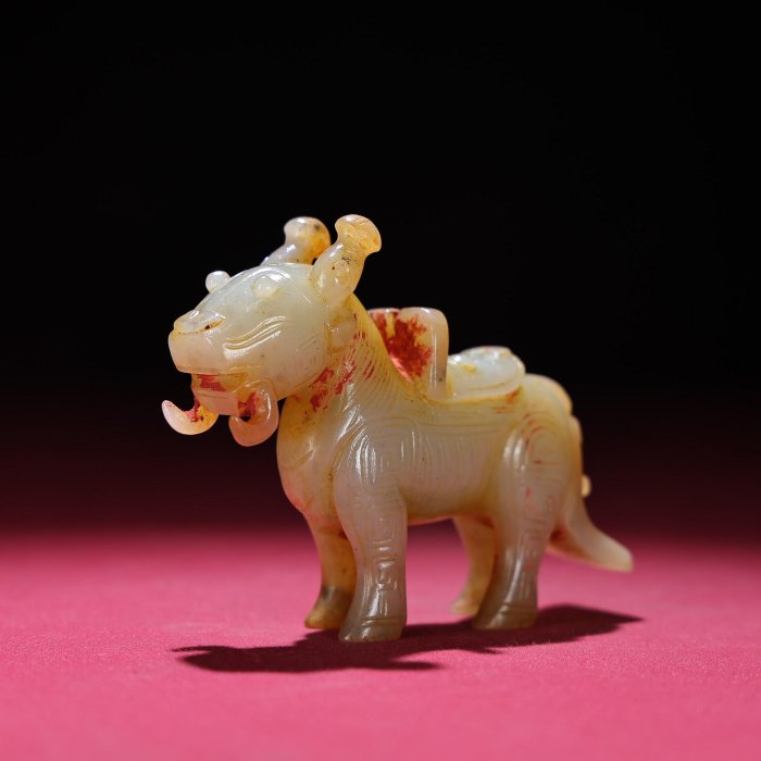 中国 古玉 瑞獣彫 玉佩 共袋 旧蔵品 コレクション 臻品旧藏，和田玉瑞兽，包浆厚重，沁色入骨，工艺精湛，犀利民藏绝佳