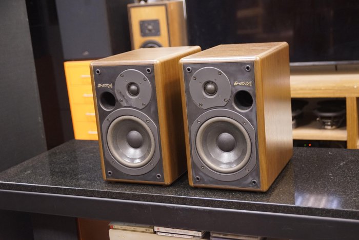 一元音響] 市面少見日本製ONKYO D-202A LTD 限定版高階重量級二音路