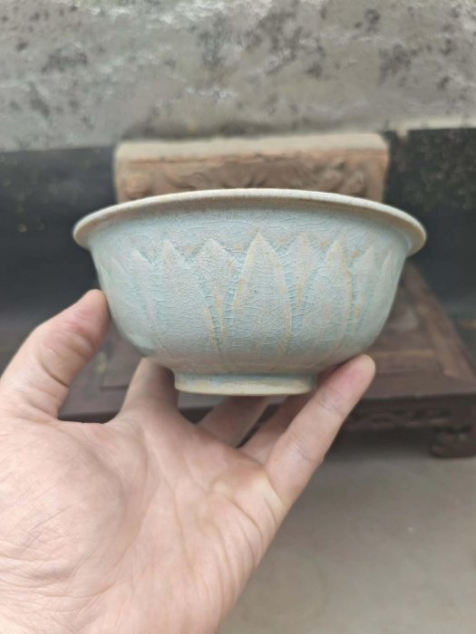 嚴選宋代龍泉窯系蓮瓣刻花碗，古樸精美適合收藏與禮送宋瓷蓮瓣刻花碗
