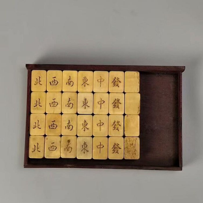 嚴選日本回流竹背麻將，老骨質鑲嵌麻雀牌，整套完整無缺，附原廠外箱