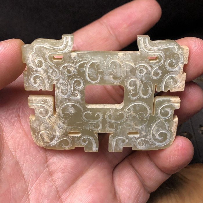 嚴選春秋時代和田黃玉籽料隱龍紋高古玉佩掛件，典藏級文玩佳品高古玉佩