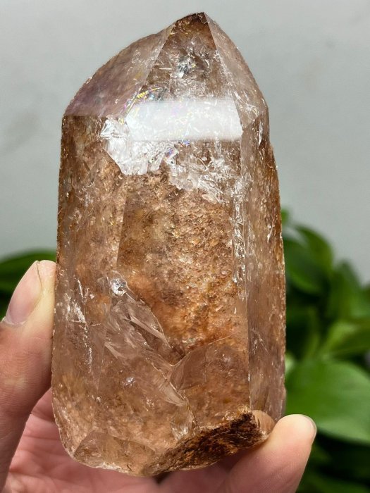 嚴選天然東海水晶原石，重254克，毫釐鑲刻盡顯精妙。所見即所得，珍藏
