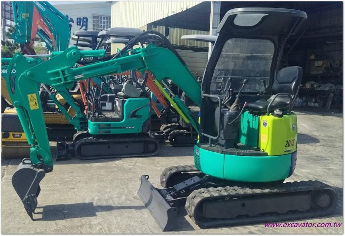 日本進口IHI-KATO建機20VZ超小迴旋型20級可變腳外匯中古迷你級挖土機怪手挖掘機買賣庭院樹木移植鋪設園藝工程水電工程