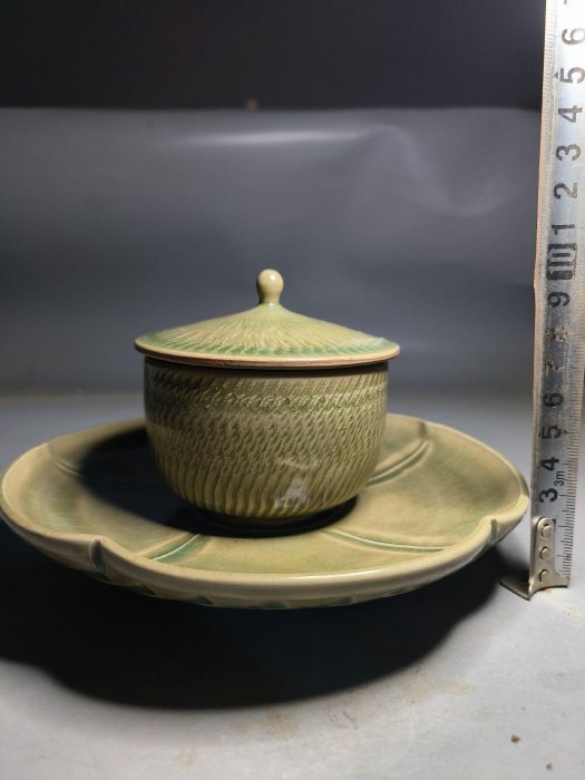 【希少品】中国宋時代　越窯蓋瓶y116 宋代耀州窯青釉茶盞托，精雕刻花蓋碗，老窯精品古雅質感。-369481