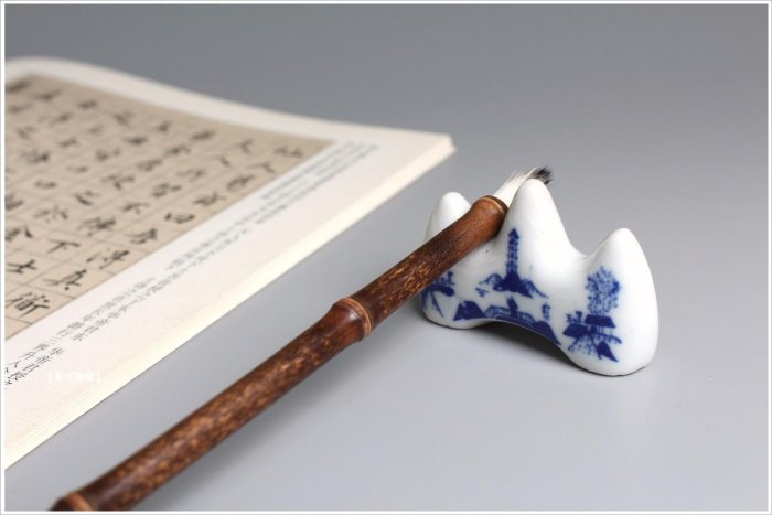 禾洛書屋】景德鎮青花瓷山形筆山(5.4cm)筆架/筆擱/毛筆架/紙鎮《小