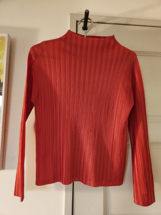 pleats please