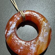 極上 漢時代瑪瑙玉環　M--4-1 嚴選天然紅瑪瑙手錶鏈漢風玉環，皮殼渾厚包漬自然，直徑4.4公分紅瑪瑙