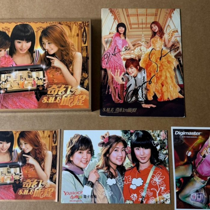S.H.E簽名奇幻旅程臺灣奇幻版CD+VCD 品相如圖所示保存良好整體品相99新