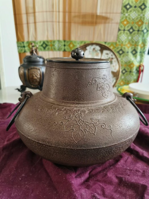 日本京都釜師竹軒造桐葉紋甑口釜紅砂鐵釜茶道具茶周邊原供箱貢布