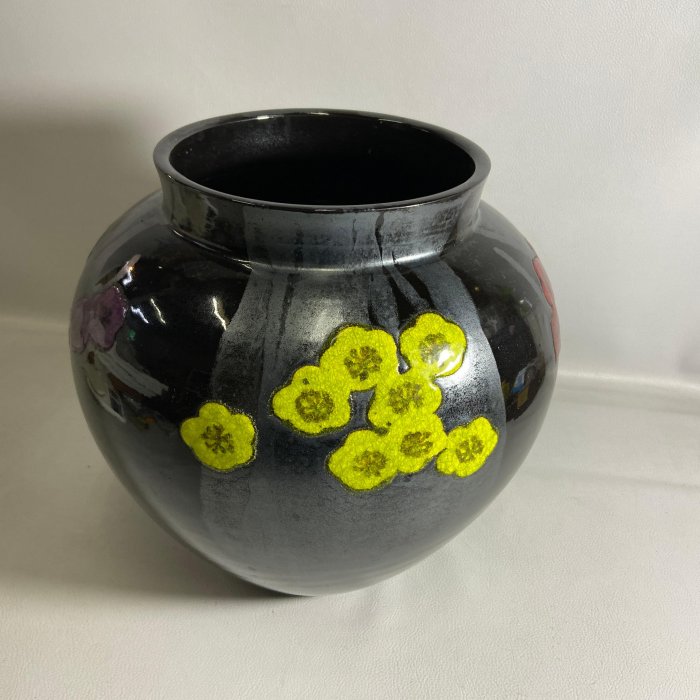 古玩輕鬆拍】日本日展陶芸家虎山窯鈴木青々作黑釉彩梅紋大陶花瓶/花器