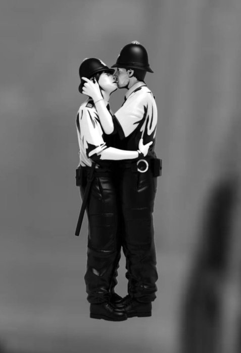 新玩藝投資Mighty Jaxx Kissing Coppers by Banksy親吻警察愛與和平