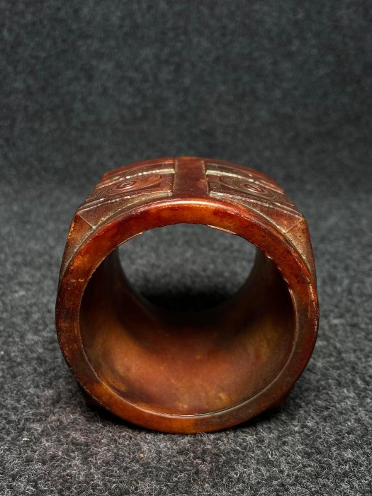 高古玉雕刻玉琮高古玉一般是指戰國和漢以前的玉器，明以前的玉器稱為古