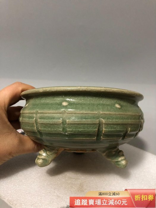 龍泉窯八卦三足香爐，物件，青釉三足，造型獨特，具體年代不詳，按圖高
