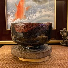 嚴選日本宗家十職樂吉左衛門十二代弘入作黑樂茶碗，雙紅釉色稀有侘寂風