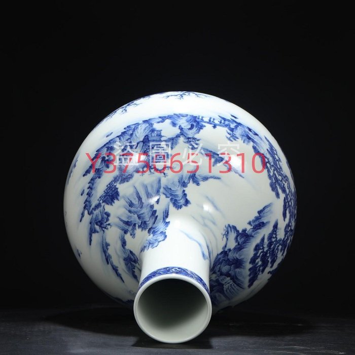 舊藏清代雍正青花山水閣樓大天球瓶尺寸：高54公分口徑11.5公分古玩收藏