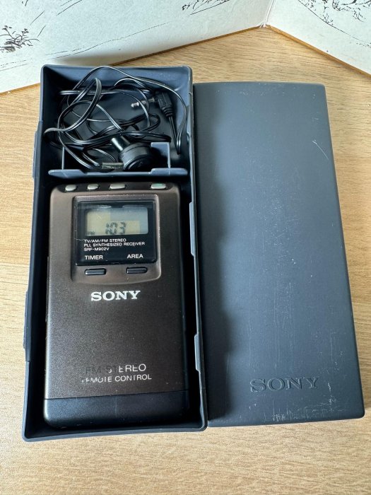 嚴選索尼SRFM902V收音機，全配耳機原廠包裝，日本製，電視與FM立體聲相容 1743 FM 收音機 立體聲