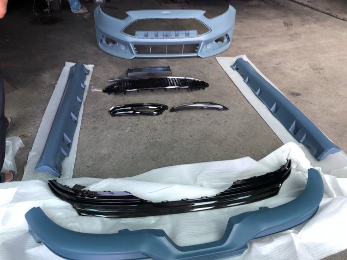 FORD 福特 FOCUS MK3.5 ST 前保桿+側裙+後中包+尾飾管