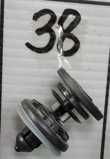 WR汽車零件~福斯 T5  車門內門板固定扣