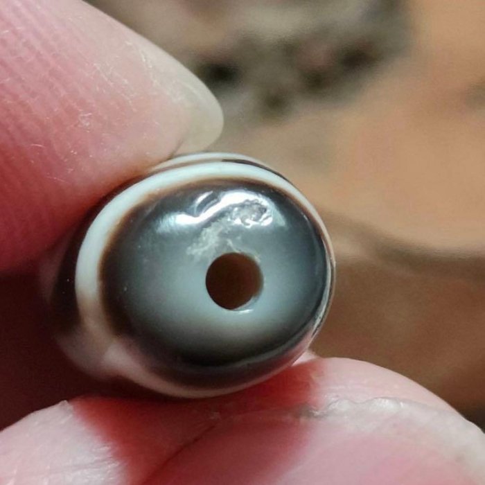 地門二眼天珠. （非火供地埋避邪招財老瑪瑙藥師珠千年天鐵和田和闐玉