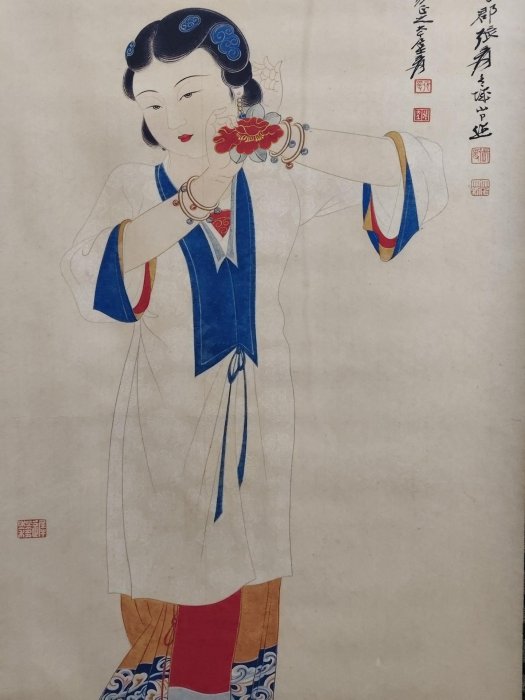 名家書畫張大千仕女圖，帶原裝卷軸，工筆人物畫，畫工精美，色彩艷麗